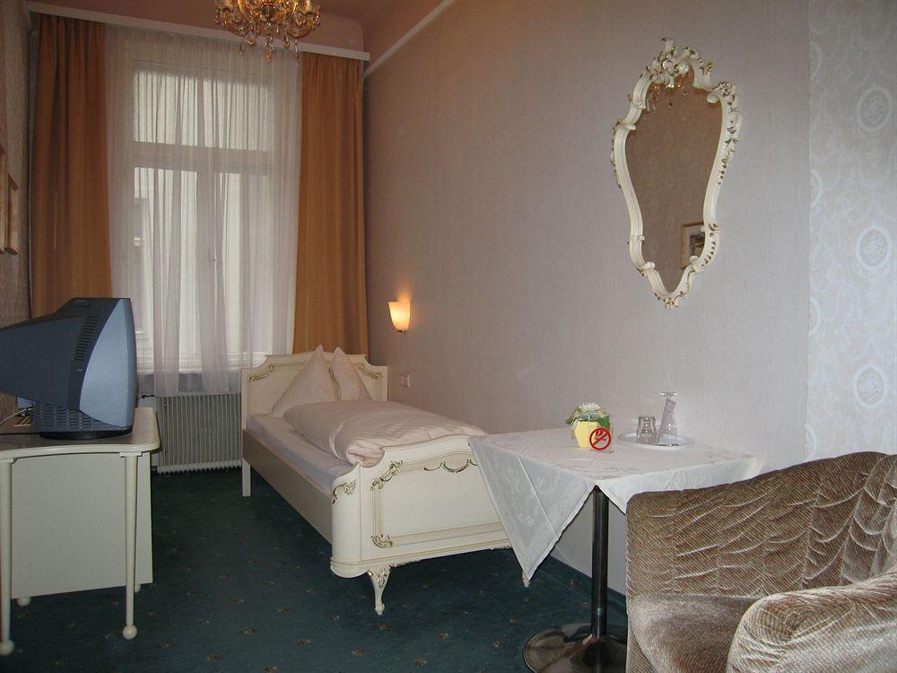 Hotel Pension Baronesse Vienna Exterior photo